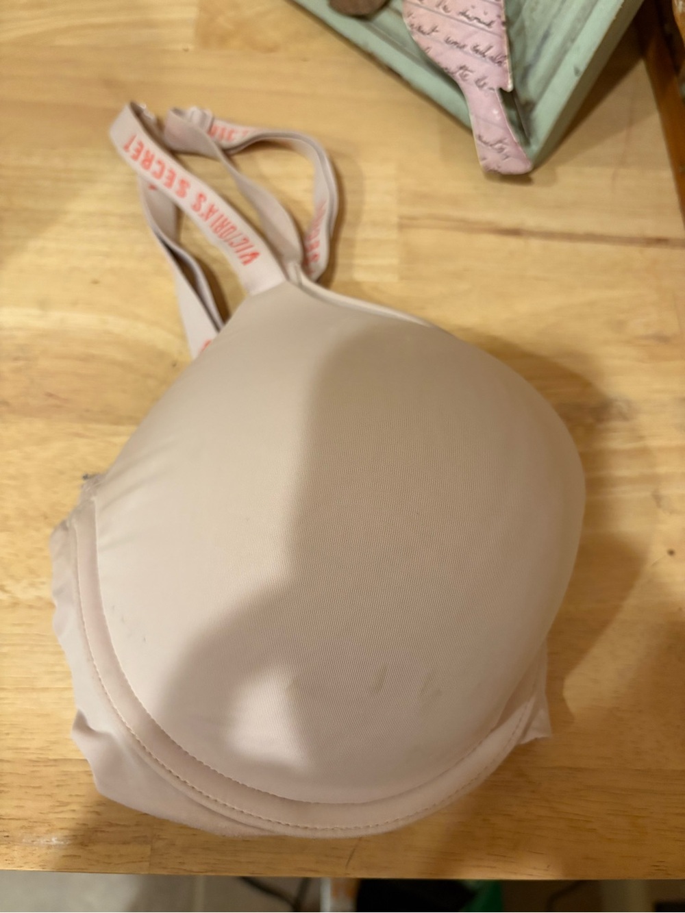 Victoria's Secret Light Nude/Blush Molded T-Shirt Bra